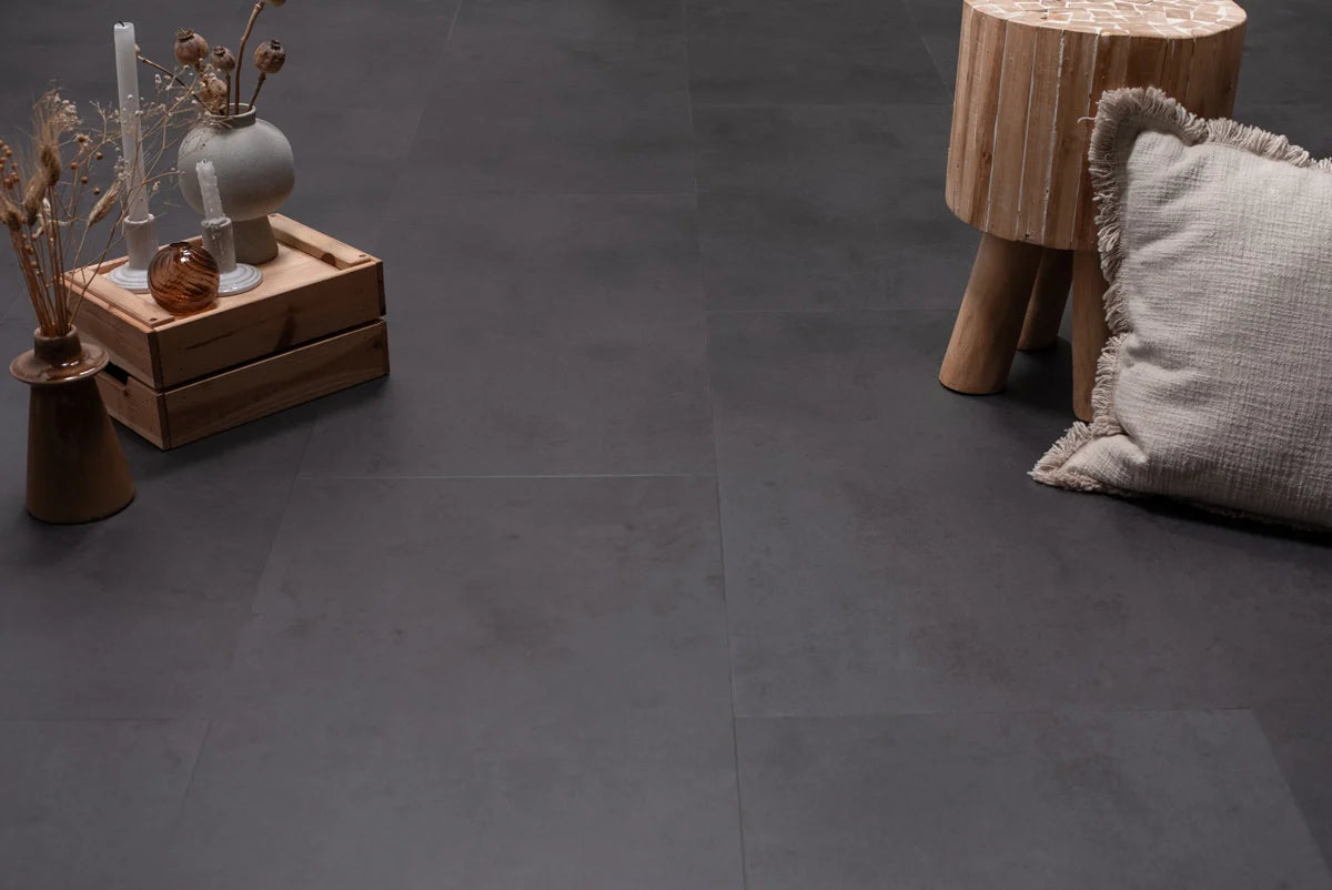 Floer - Tegel - FLR-3610 - Betonlook Zwart - Dryback - Megamat